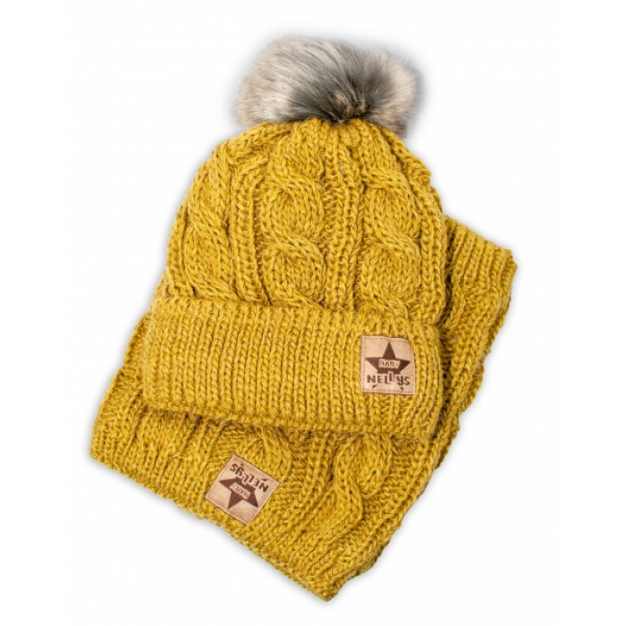 BABY NELLYS Zimná pletená čiapka s brmbolcom + komín, horčica, 52-56cm BABY NELLYS Zimná pletená čiapka s brmbolcom + komín, horčica, 52-56cm