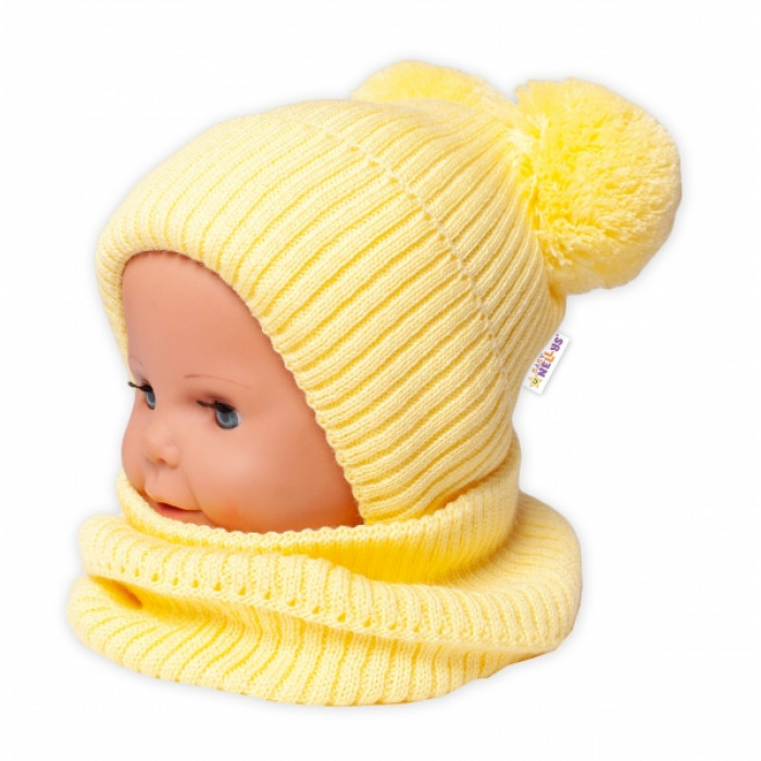 BABY NELLYS Zimná pletená čiapka + nákrčník - žltá s brmbolcami BABY NELLYS Zimná pletená čiapka + nákrčník - žltá s brmbolcami