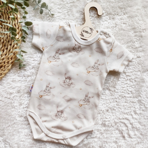 Body kr. rukáv, bavlna, zapínanie pri krku, Baby Nellys Králičkovia, krémové, veľ. 74