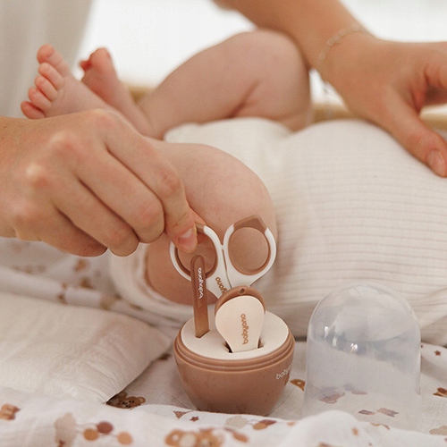 Ošetrujúca sada pre bábätko - sada na manikúru + kefa s hrebienkom - béžová, BabyOno