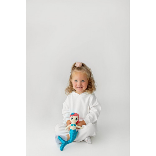 Mäkká handrová bábika Emma so šuštiacimi prvkami, modrá