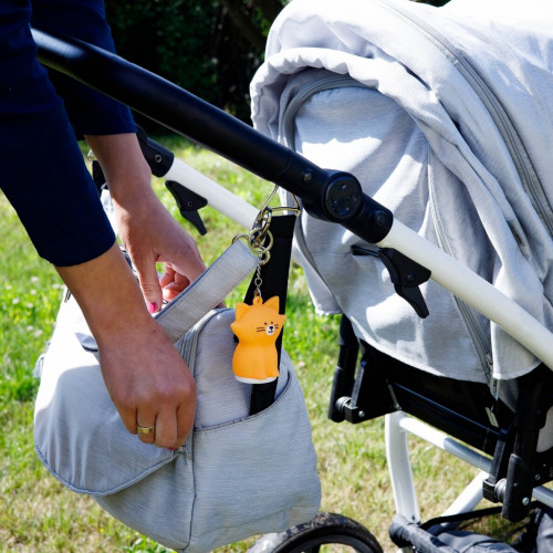 Svietiaca silikónová kľúčenka Mačka - oranžová