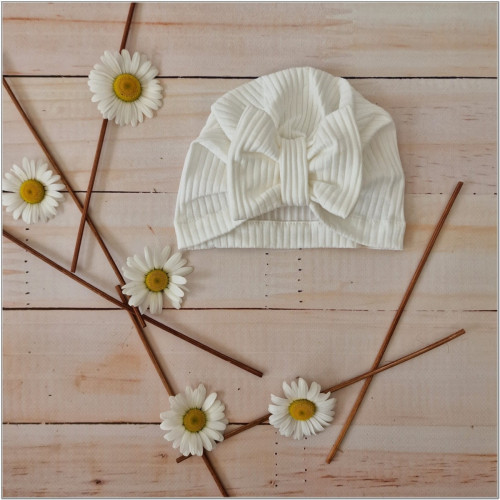 Z&Z Rebrovaná čiapočka s mašličkou – 100% bavlna, jednovrstvová, porcelánovo biela, 12/36m