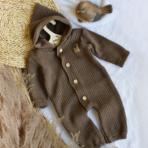 Baby Nellys Pletený overálok s kapucňou a gombíkmi Hand Made, hnedý