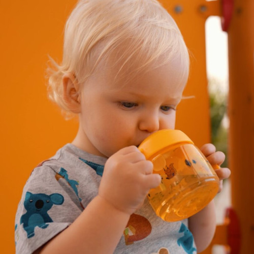 Nekvapkajúci hrnček Sippee pre deti – tréningový hrnček, žltý