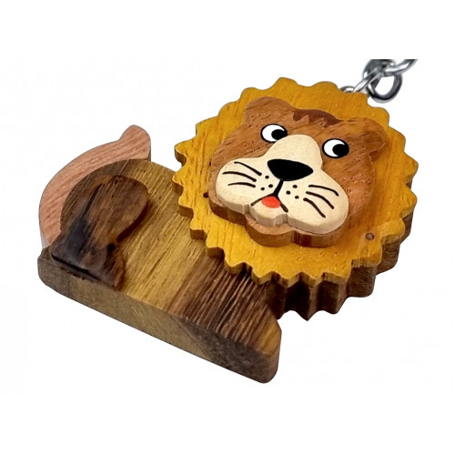 2Kids Toys Drevená kľúčenka veľká Lev ležiaci