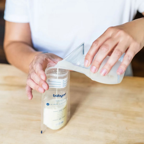 Silikonová nádoba na pokrm.